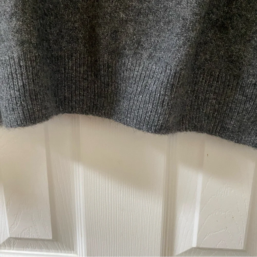 Vince Camuto Heather Gray V-Neck Long Sleeve Women's Size Medium Sweater NWT! - Picture 11 of 16